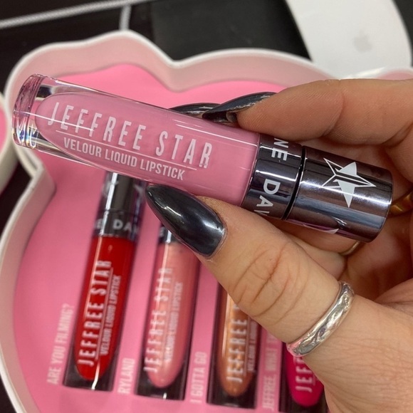 Brand New Jeffree Star “Oh My God” full size Liquid Lip Pink- IN HAND - Picture 1 of 4